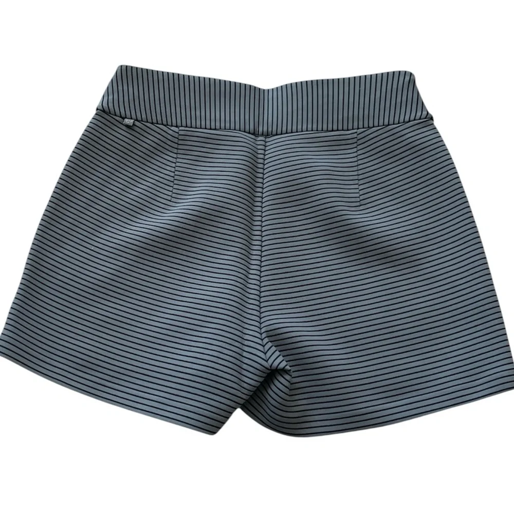 Lululemon‎ Shaped Short Stripe 3” in Sterling Athleisure Workout Yoga Womens 6